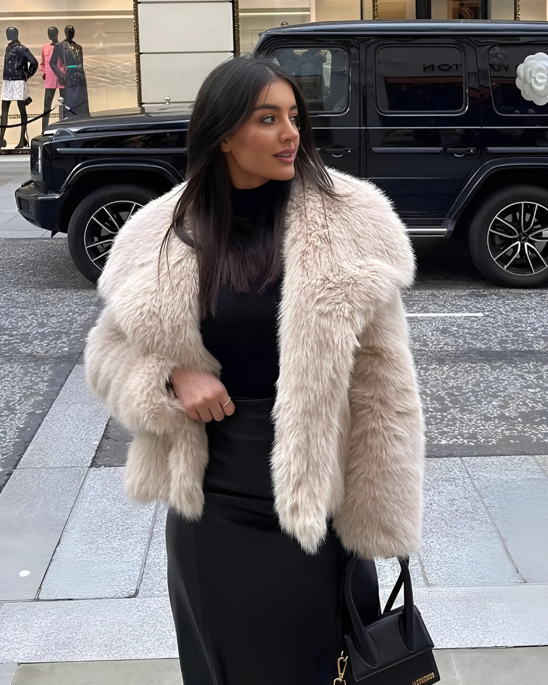 Casaco Sabrina felpuda e gola ampla